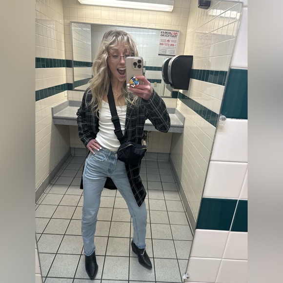 Meet your Posher, Mallory - Picture 2 of 3